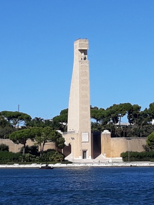 Monumento al Marinaio d'Italia (Italian sailors) in Brindisi